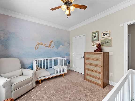4th image of 709 Arnica Dr