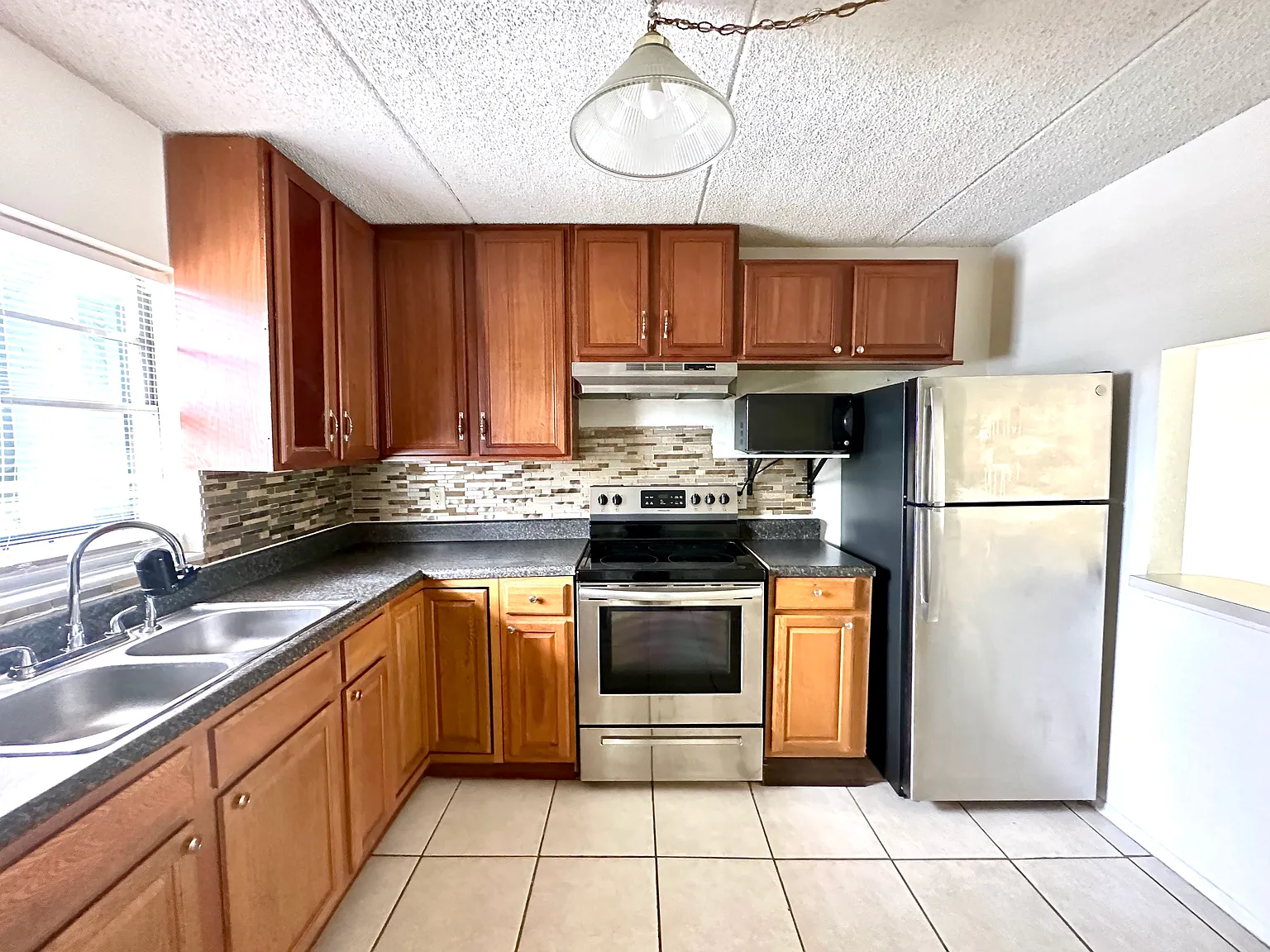 1 bed, 742 sqft, $1,225 — Photo 3