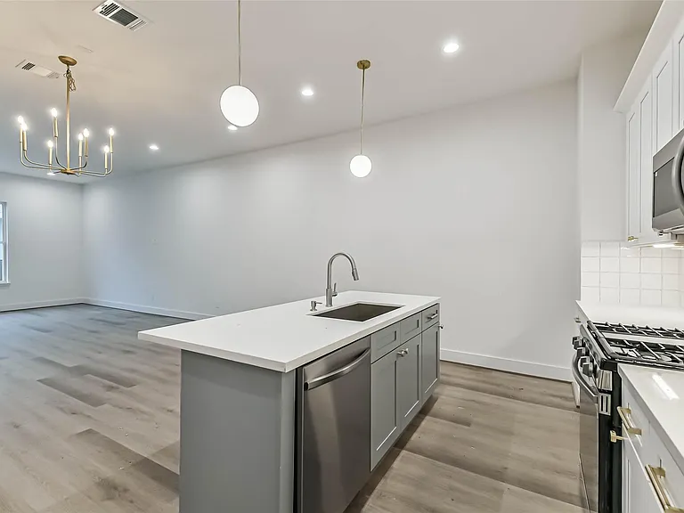 7709 Earl Rudder Way — Photo 1