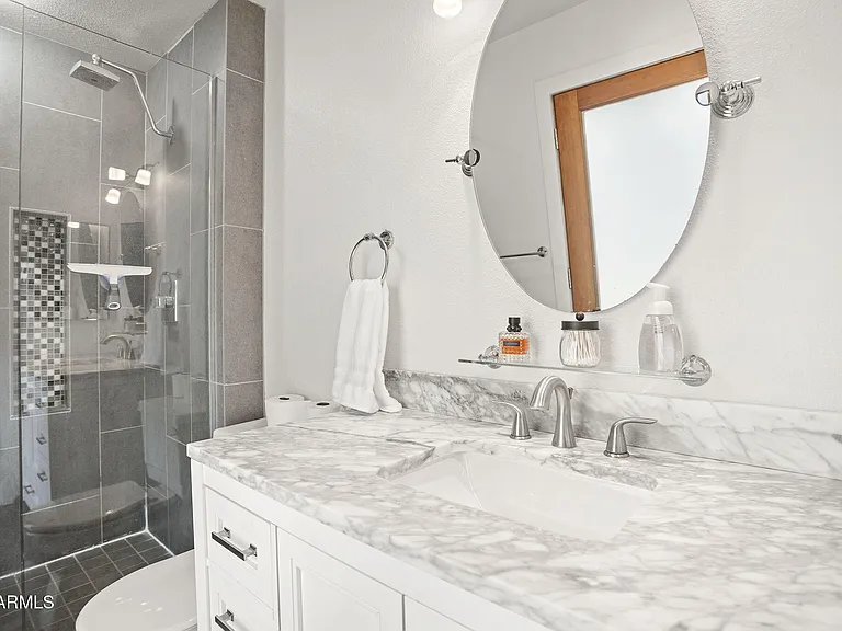 3141 E Sierra St — Photo 25