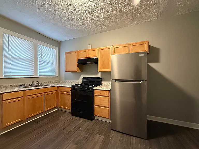 648 S 37th St — Photo 14