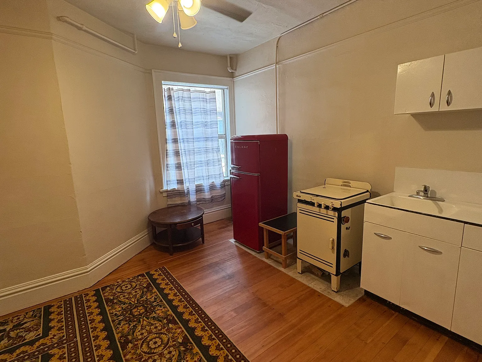 Studio, 130 sqft, $600 — Photo 1