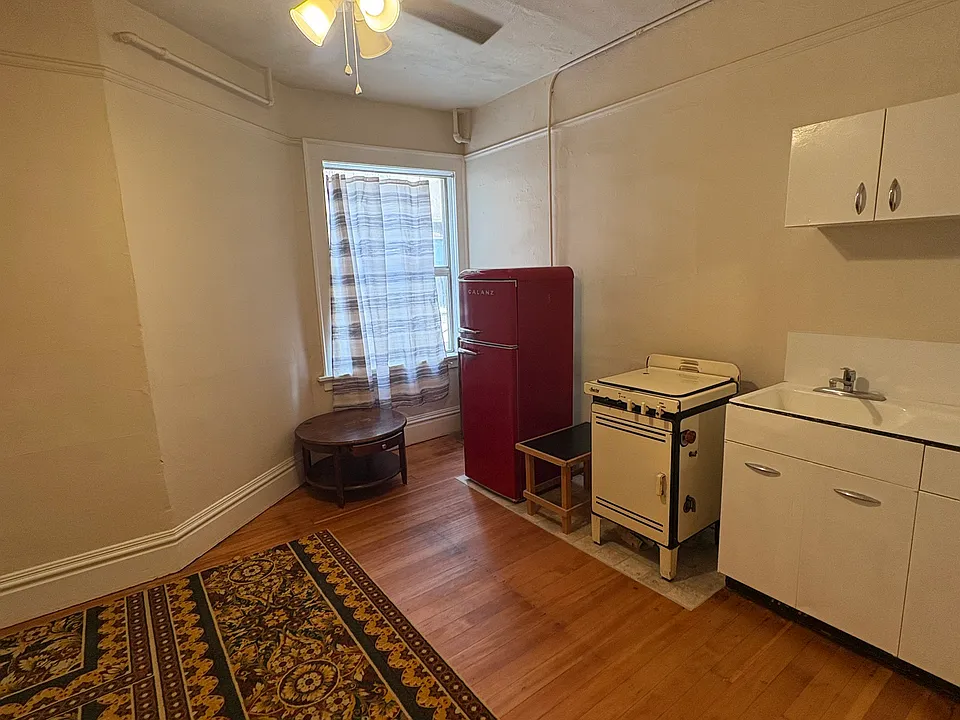 307 1/2 W 2nd Ave #7