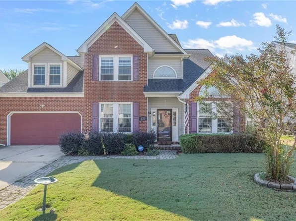 123 Lakes Edge Dr, Suffolk, VA 23434