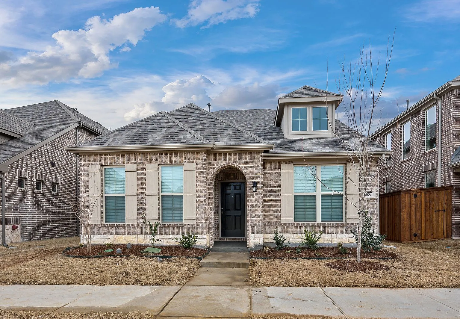 3 bed, 2.5 bath, 2423 sqft, $2,750 — Photo 1