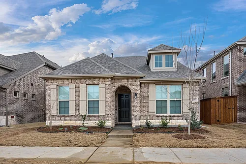2037 Almassera Dr Photo 1