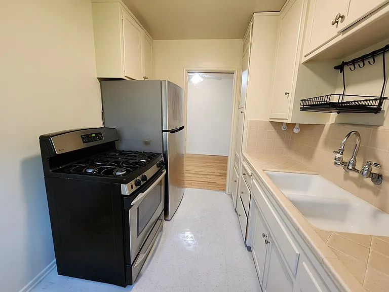1041 Euclid St #C — Photo 6