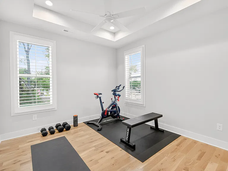 1810 Owen St — Photo 18