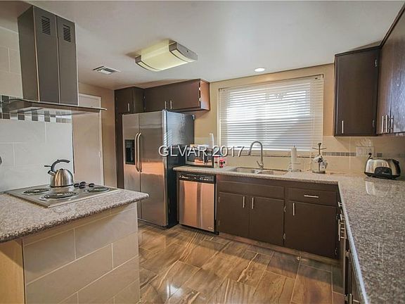 5th image of 2036 E Oakey Blvd