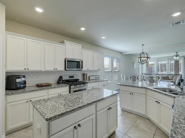 805 Lake Cypress Ln, Little Elm, TX 75068