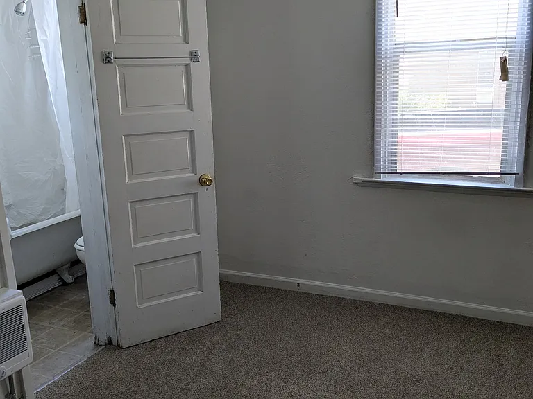 303 S 5th St #6 — Photo 2