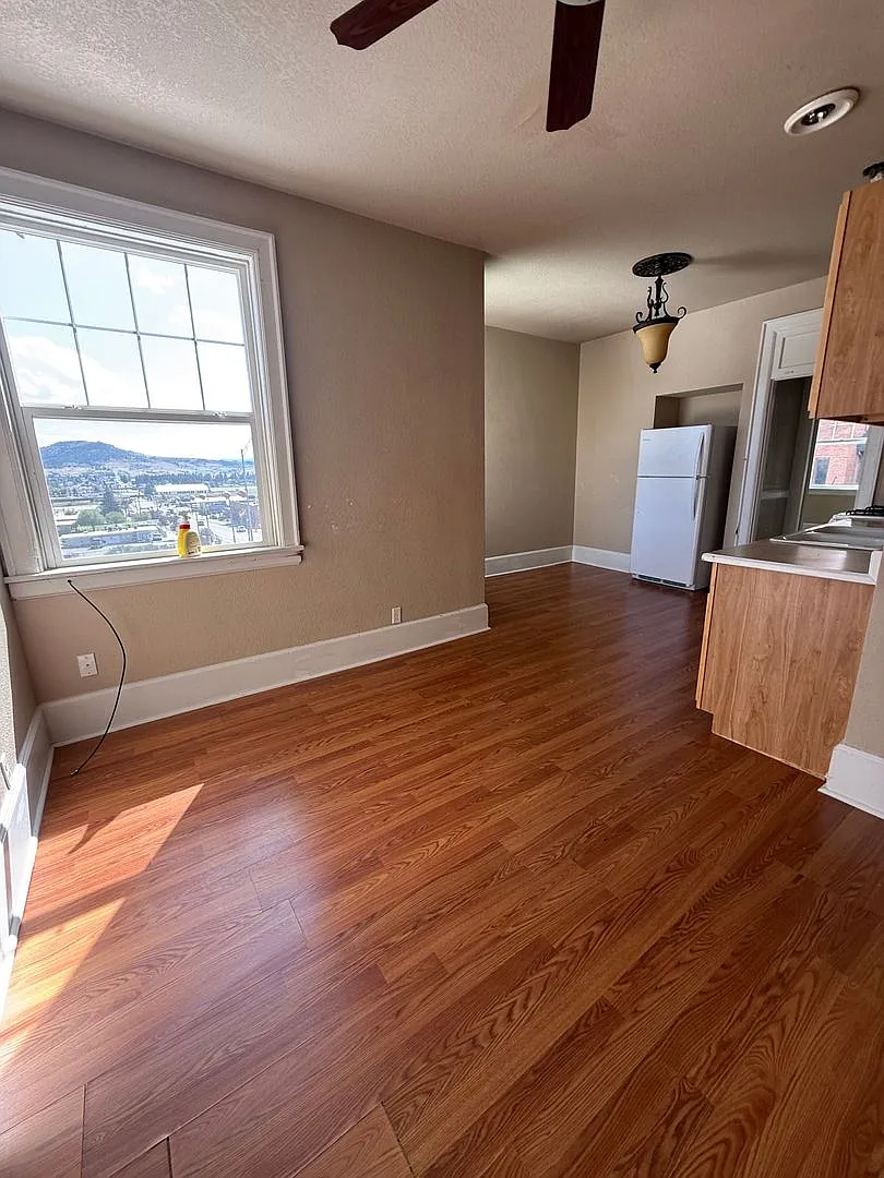 1002 S Montana #C — Photo 3