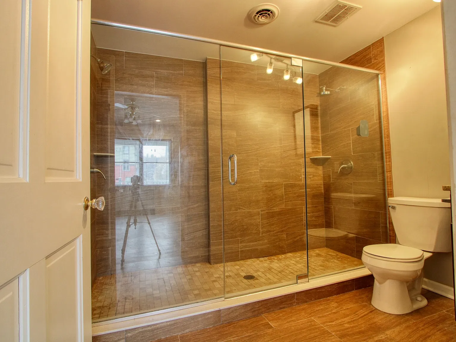 2 bed, 1.5 bath, 1350 sqft, $1,950 — Photo 3