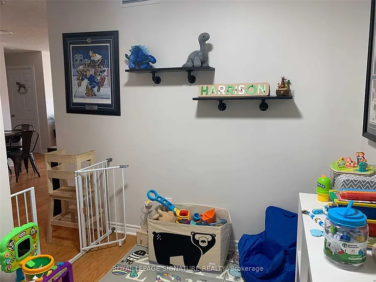 250 Wellington St W #632 — Photo 7