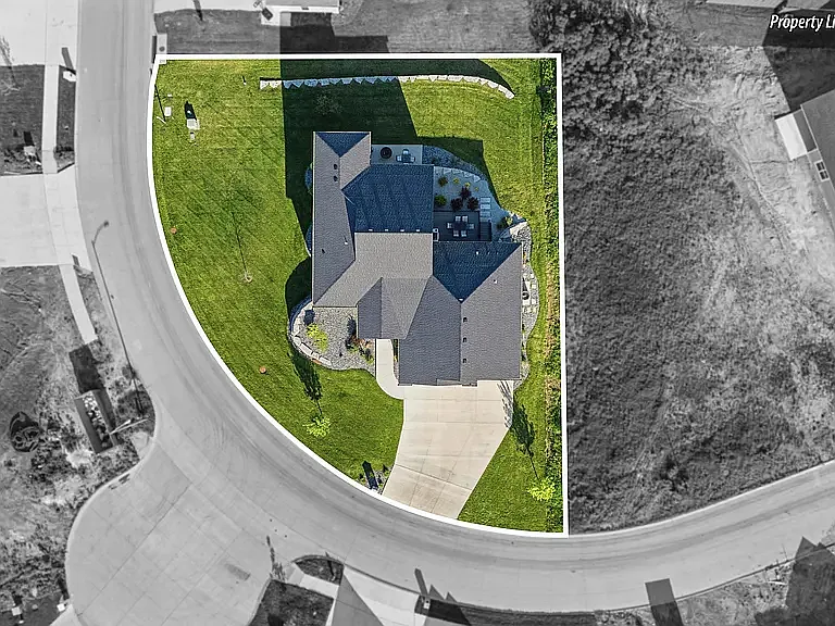 3912 Travers Cir — Photo 45