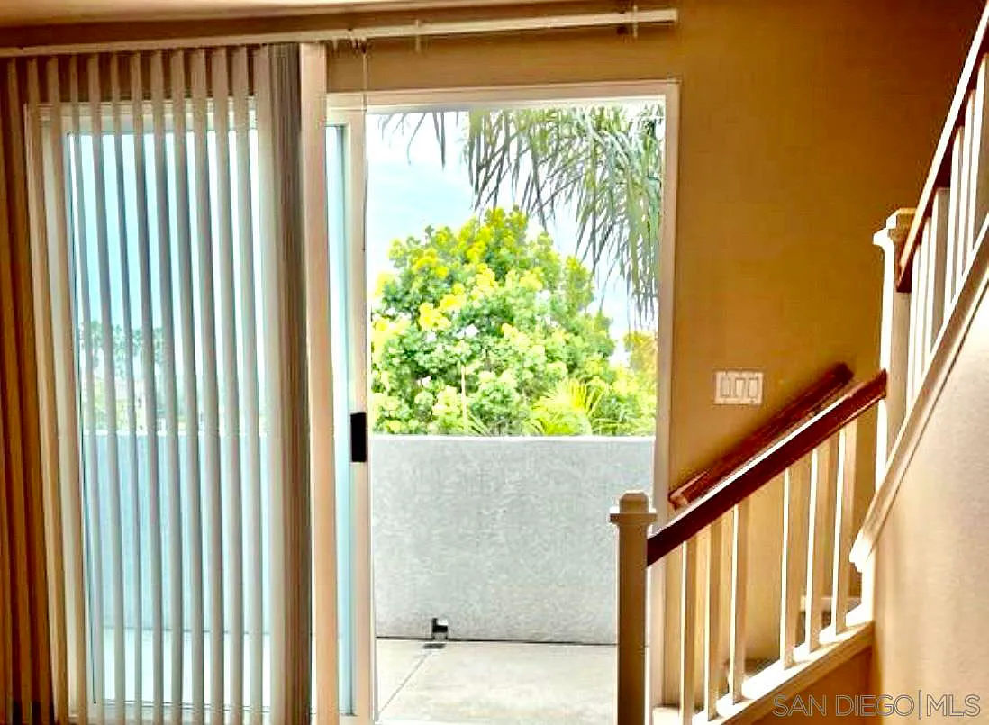 2 bed, 2.5 bath, 1275 sqft, $2,995 — Photo 2
