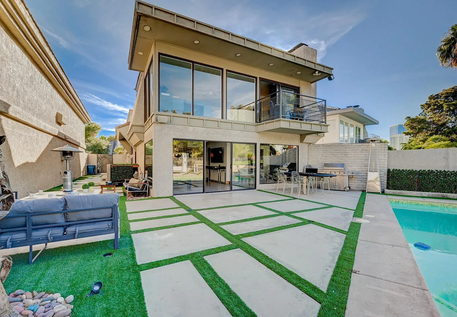 964 Vegas Valley Dr — Photo 1