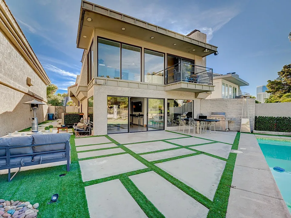 964 Vegas Valley Dr