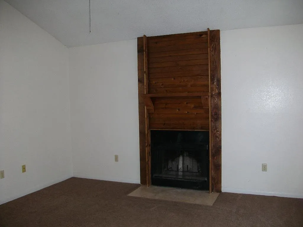 3 bed, 1049 sqft, $1,200 — Photo 2