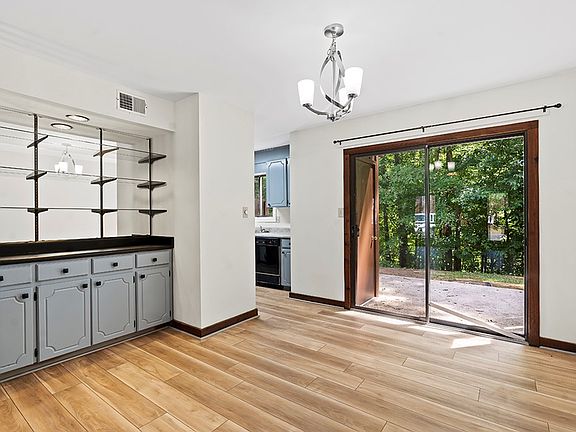 5th image of 323 Rock Knoll Dr