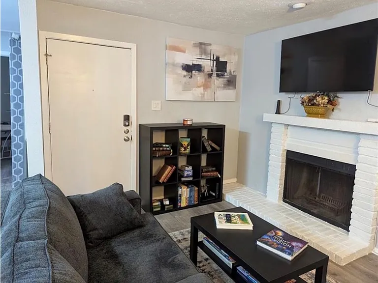 1901 Holleman Dr W #411 — Photo 2