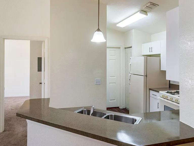Woodridge Apartments — Photo 18