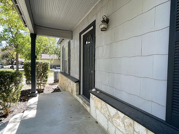 3rd image of 935 Allen Ave