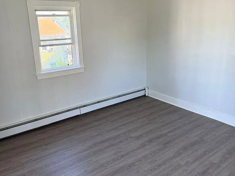221 Fairview St — Photo 5