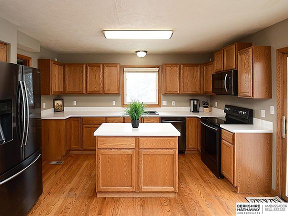 4th image of 3057 Williamsburg Dr