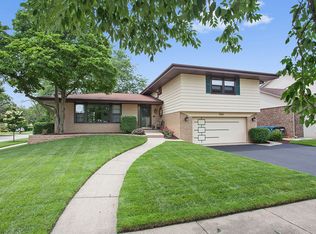 744 S Stuart Ct, Elmhurst, IL 60126