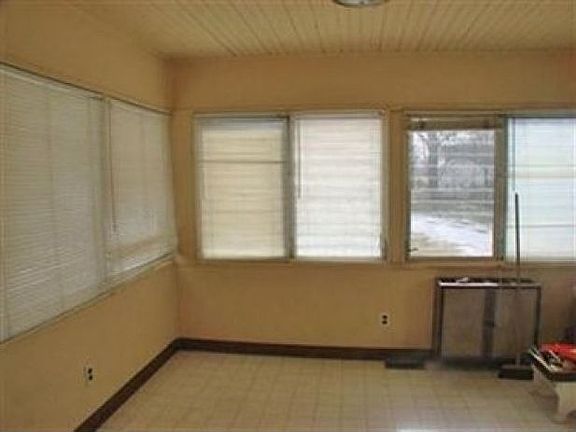 4th image of 26490 Briardale Ave