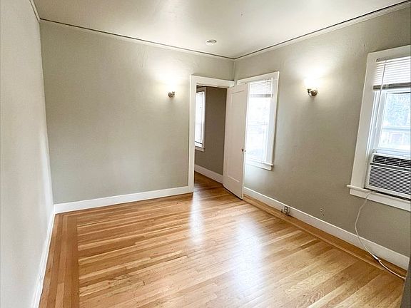 4th image of 2801 H St APT 1