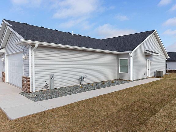 3rd image of 109 Beacon Harbor Cir