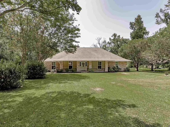 8242 Comite Acres Dr, Baker, LA 70714