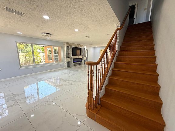 4th image of 7000 Lorete Rd NW