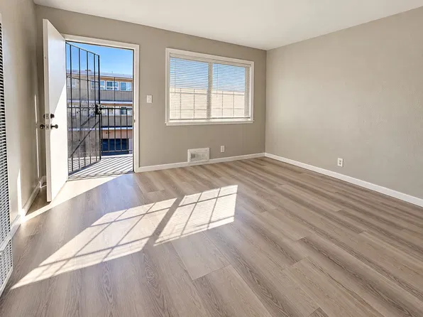 3080 E 15th St, Oakland, CA 94601