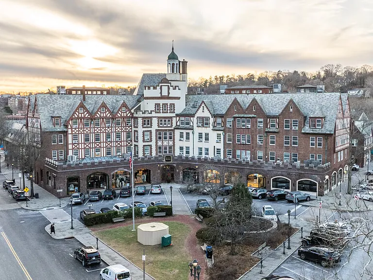 Scarsdale Village