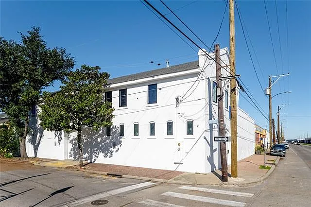 Building Photo - 3157 Tchoupitoulas St