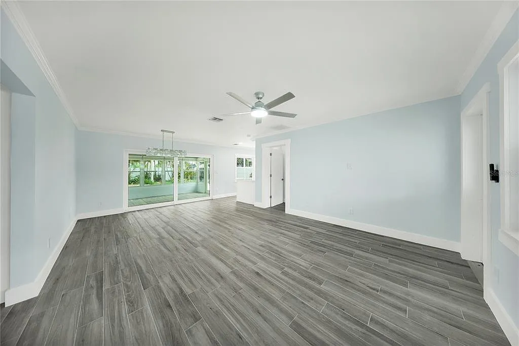3 bed, 2.0 bath, 1297 sqft, $6,000 — Photo 3
