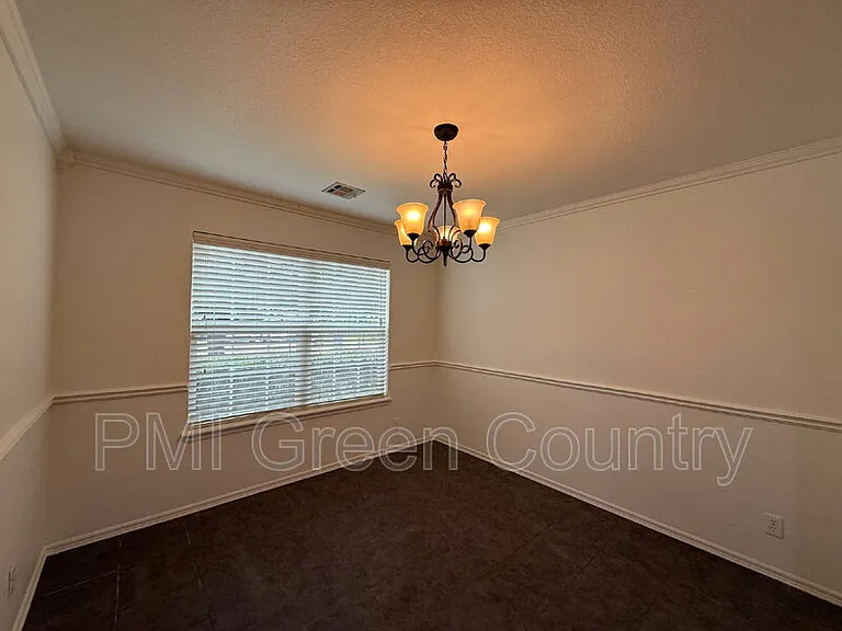 4040 W 105th St S — Photo 5