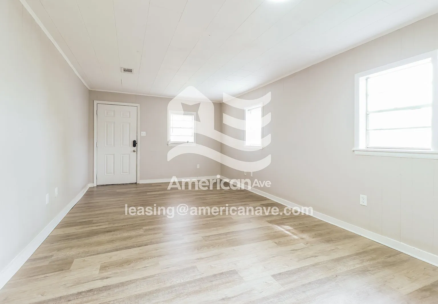 3 bed, 2.0 bath, 1056 sqft, $1,233 — Photo 3