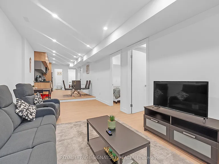 31 Edinburgh Dr — Photo 11