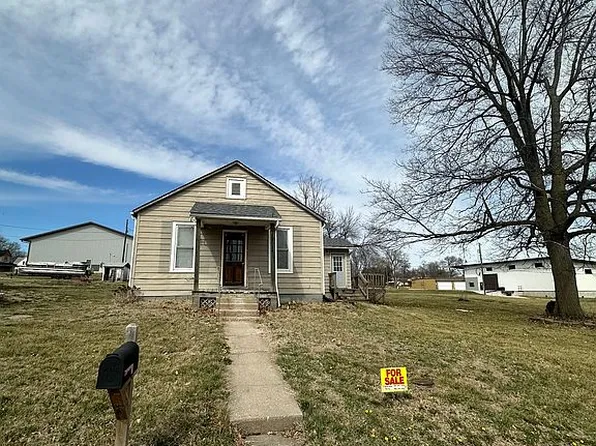 1314 Iowa St, Sabetha, KS 66534