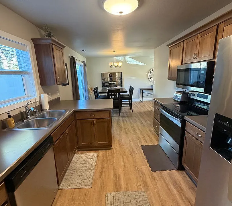 908 Midway Ln #2