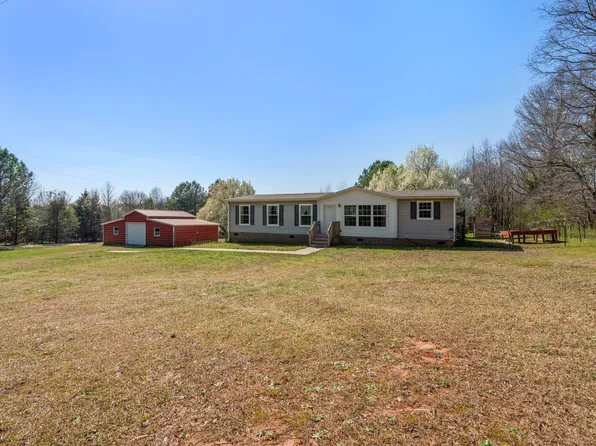 210 Lancelot Ln, Enoree, SC 29335