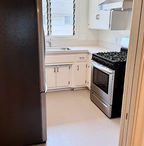 8222 De Longpre Ave #6 — Photo 21