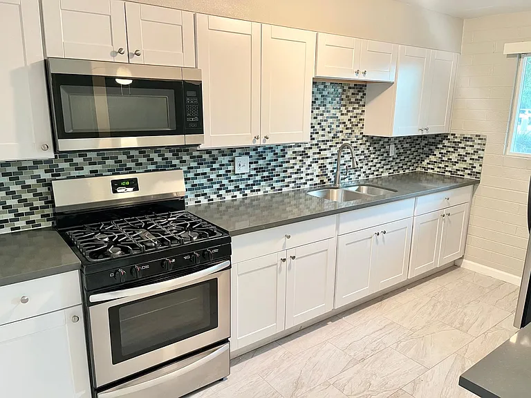 710 W 5th St #E — Photo 10