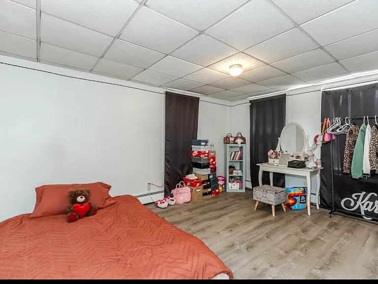 253 Waterman Ave — Photo 9