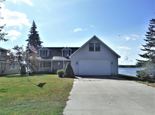 237 Bayshore Dr, Houghton Lake, MI 48629