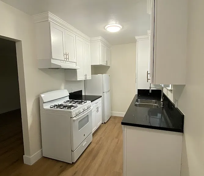 3045 Clyde Ave #7 — Photo 2